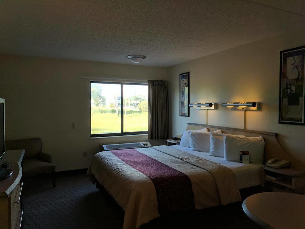 Red Roof Inn San Antonio Airport Bagian luar foto