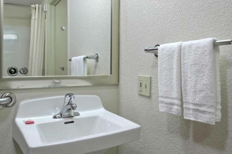 Red Roof Inn San Antonio Airport Bagian luar foto