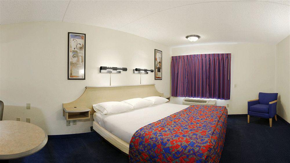 Red Roof Inn San Antonio Airport Bagian luar foto